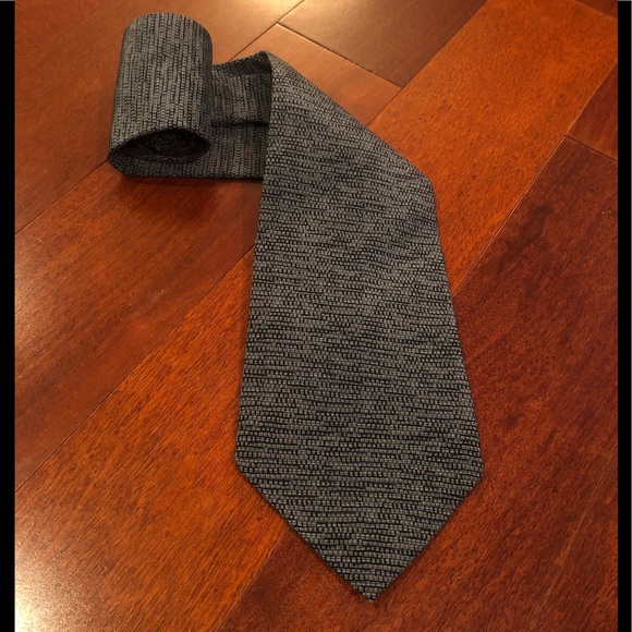 Claiborne Other - Men’s necktie - 100% silk gray tie by Claiborne